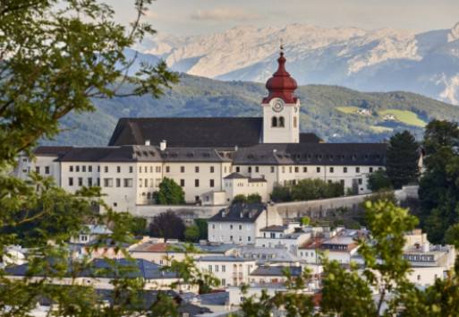 Hallstattul magic: o bijuterie de pe malul lacului lângă Salzburg.