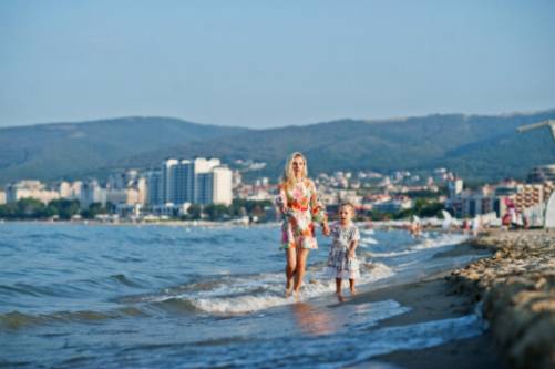 Resorturi de lux prietenoase cu familia pe coasta bulgară.