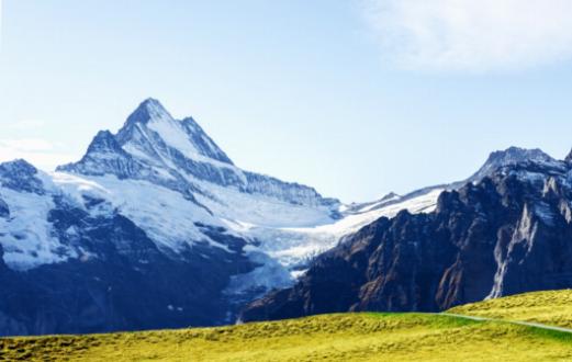 Cele mai bune stațiuni de schi din Alpii Elvețieni: De la Zermatt la St. Moritz