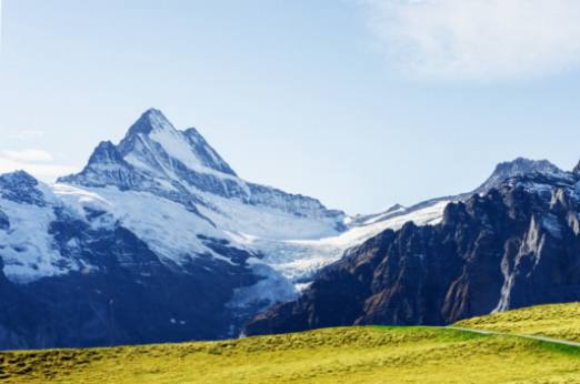 Grindelwald: Schi în peisajul pitoresc din regiunea Jungfrau.