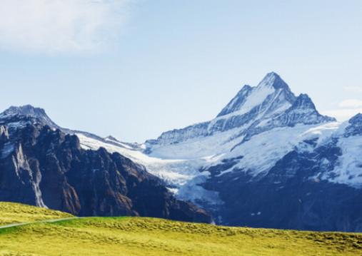 Descoperind vârfurile: Eiger, Mönch și Jungfrau.