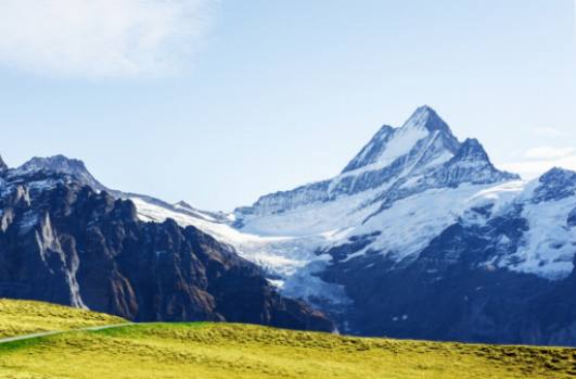 Explorând Gheţarul Aletsch: Cel mai mare gheţar din Alpi.