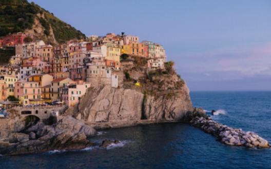 Explorând plajele secrete din Monterosso al Mare.