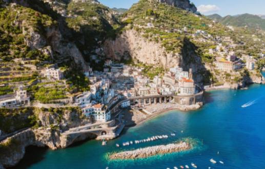 Descoperind orașele fermecătoare de pe Coasta Amalfi.