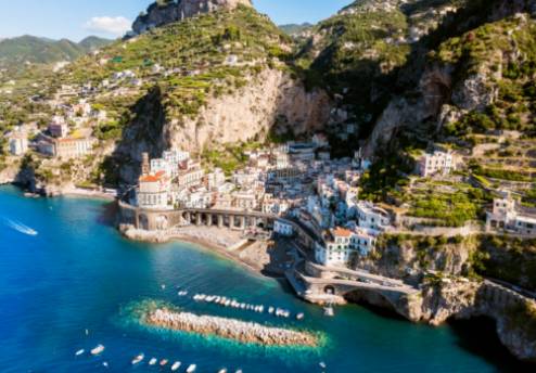 Opțiuni de cazare pe Coasta Amalfi: de la lux la buget.