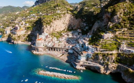 Un ghid al celor mai bune plaje de pe Coasta Amalfi.