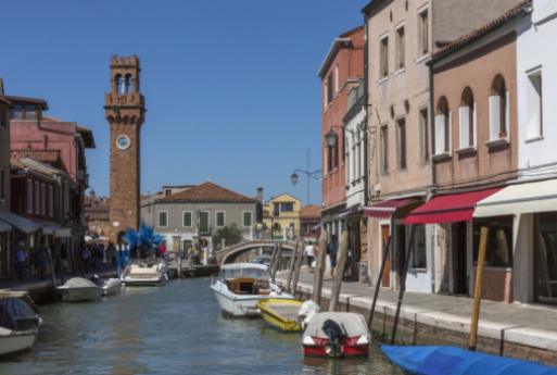 Sfaturi de navigare: Cum să explorezi aleile și canalele colorate din Burano