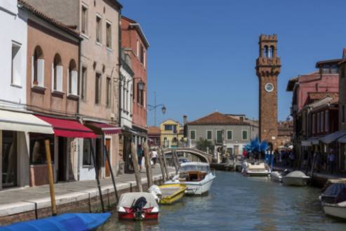 Burano: Descoperind farmecul colorat al Insulei Dantela