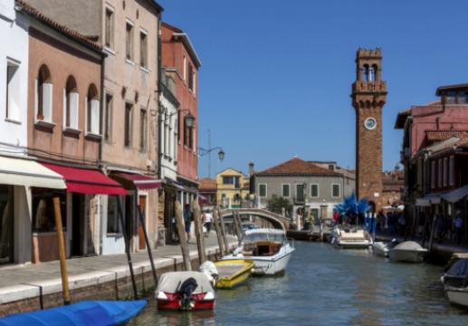 Tururi Artizanale: Explorarea Priceperii din Murano și Burano