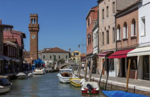 Dantela și casele colorate din Burano: visul unui fotograf