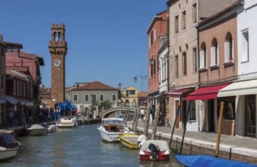 Explorând comorile ascunse ale Murano și Burano